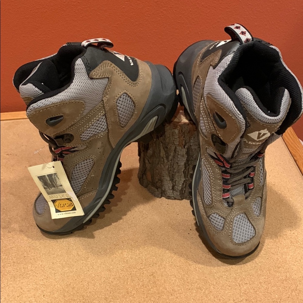 Vasque Hiking Brown Leather Upper Hiking Boots  US 8”M - 8.5 M  NWT